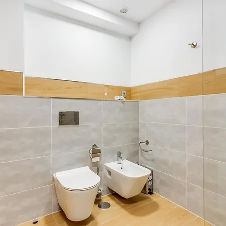 New 1 Bedroom On The Sea In Marbella. Daire Marbella